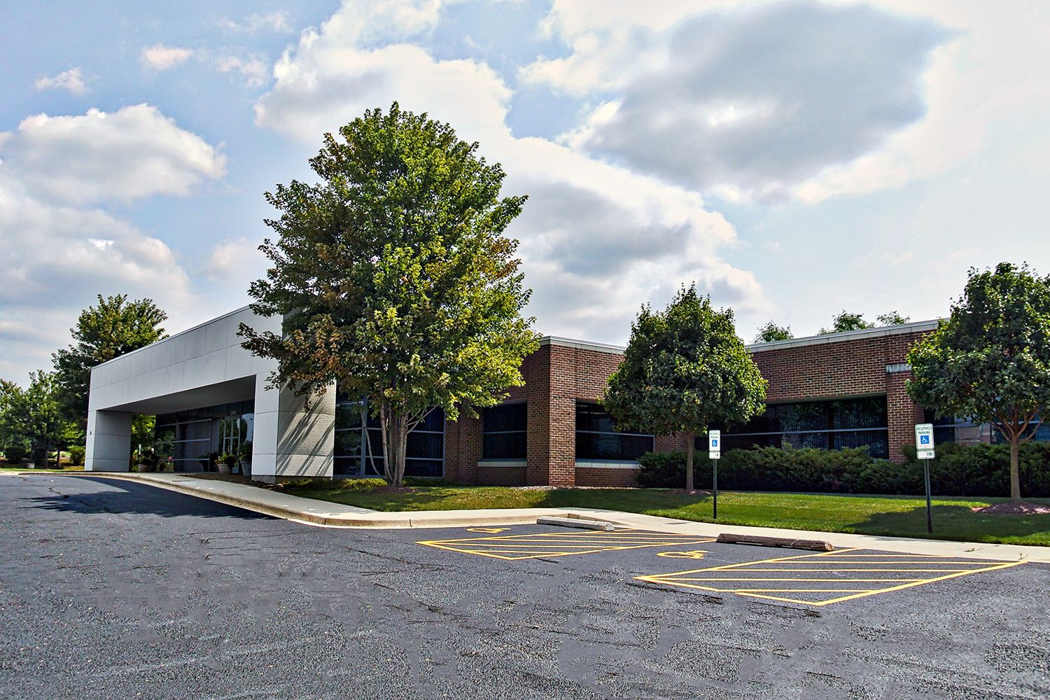 AmeriCenter Naperville/Warrenville: 27475 Ferry Rd, Warrenville, IL 60555